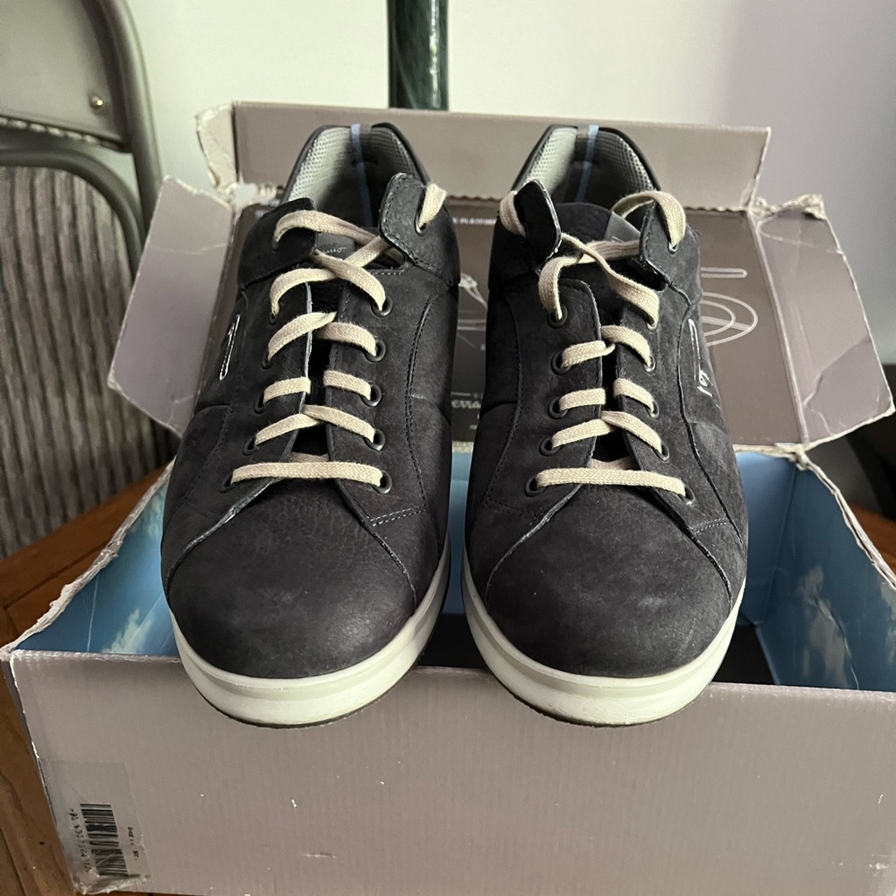 Salvatore Ferragamo NWOT men’s suede size 12 sneaker